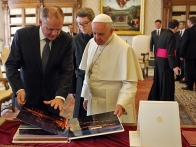 Einzigartige Fotobuch für Papst Franziskus